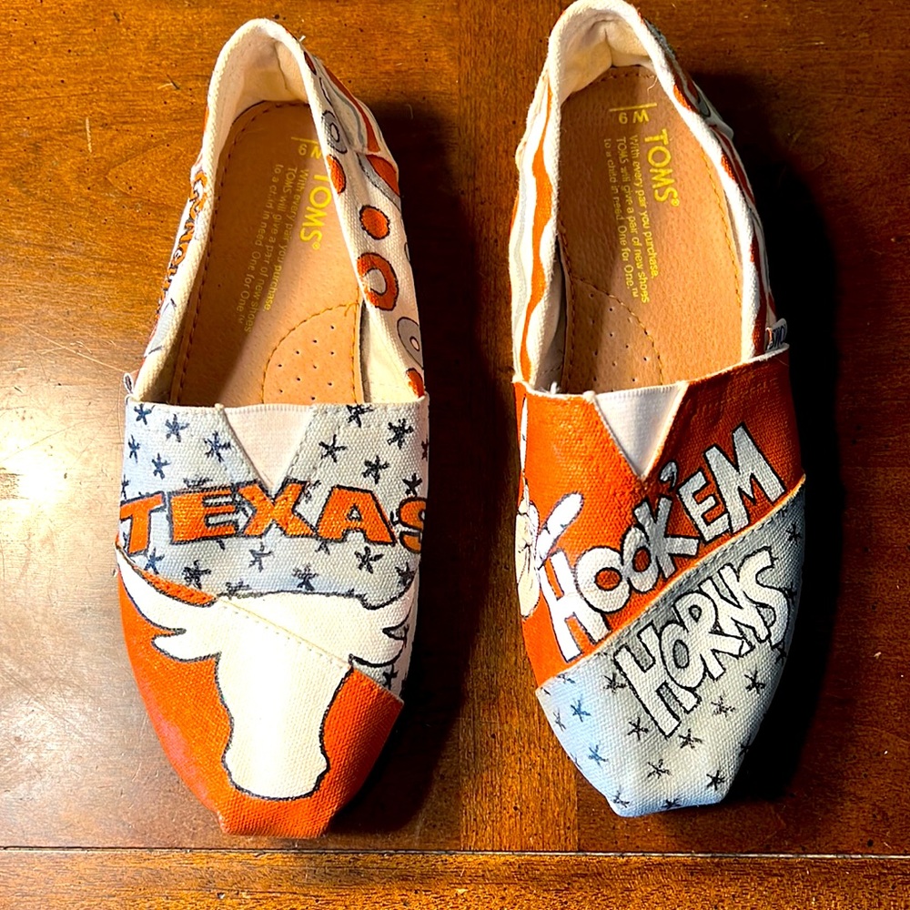Hand painted Custom UT Longhorns TOMs size 9 W